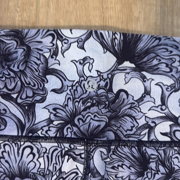 Lululemon Wunder Under Crop (Hi-Rise) Luxtreme Hanakotoba Starlight Multi size 6 - Picture 6 of 7